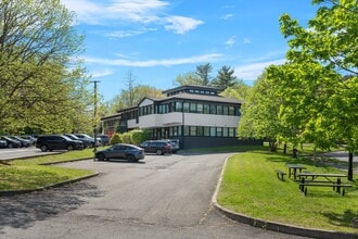 2 Corporate Dr, Central Valley, NY à louer Photo intérieure– Image 2 sur 28