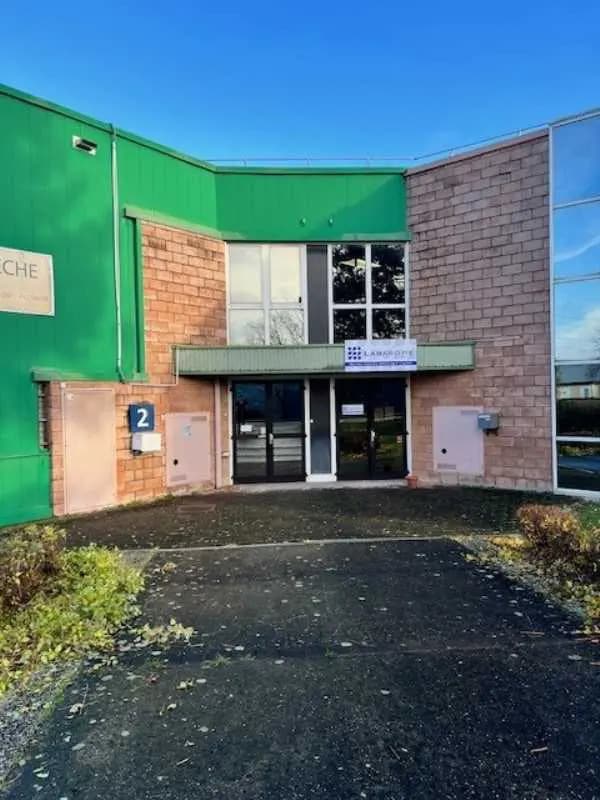 Local d’activités dans Saint-Thibault-des-Vignes à louer Photo de l’immeuble– Image 1 sur 4