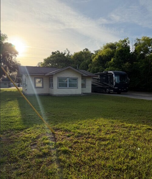 1011 S Palm Ave, Palatka, FL à vendre - Photo principale – Image 1 sur 2