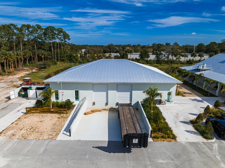 3700 9th St SW, Vero Beach, FL à louer - Photo principale – Image 1 sur 14