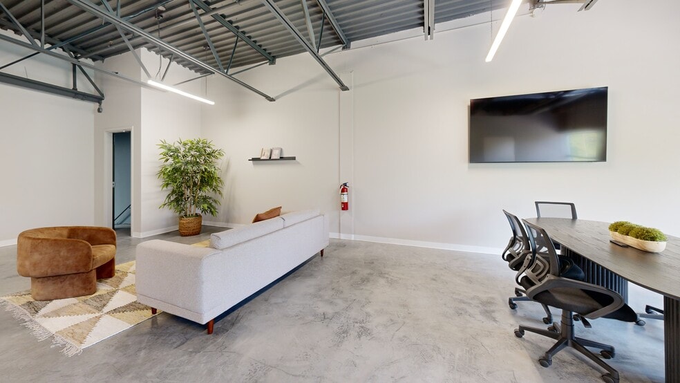 4981 Rue Louis-B.-Mayer, Laval, QC à louer - Numérisation 3D Matterport – Image 2 sur 9