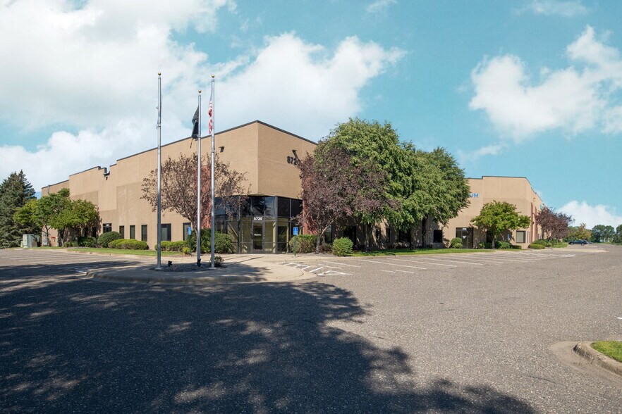 8720-8786 W 35 W Service Dr, Blaine, MN à louer - Photo de l’immeuble – Image 1 sur 7