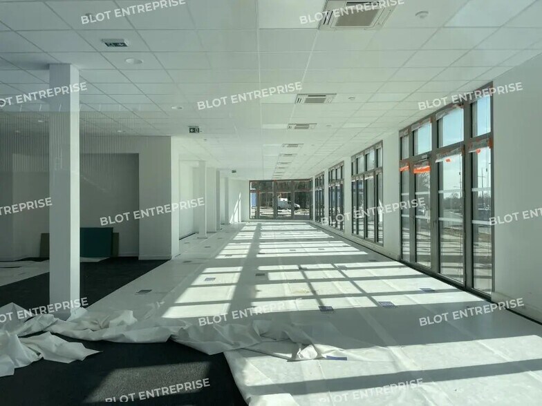 Bureau dans Pacé à louer - Photo de l’immeuble – Image 2 sur 11
