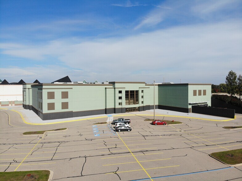 3668 Rivertown Pky SW, Grandville, MI à louer - Photo de l’immeuble – Image 2 sur 16