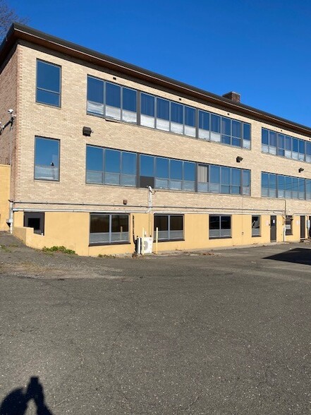 141 North Ave, Bridgeport, CT à louer - Photo de l’immeuble – Image 3 sur 7