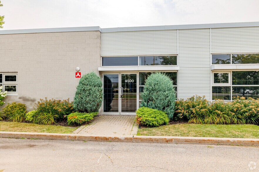 4500 Ch Bois-Franc, Montréal, QC à vendre - Photo de l’immeuble – Image 3 sur 5