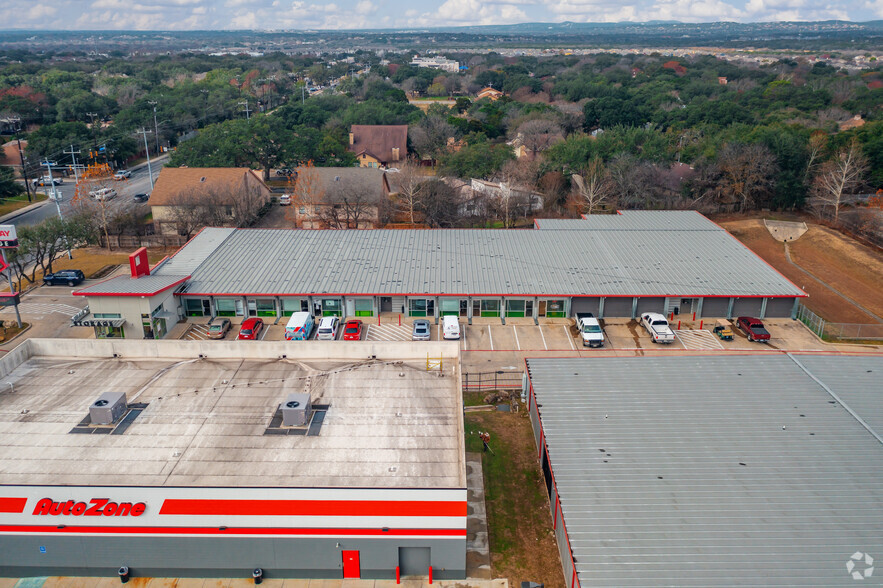 6075 De Zavala Rd, San Antonio, TX à louer - Photo de l’immeuble – Image 2 sur 3