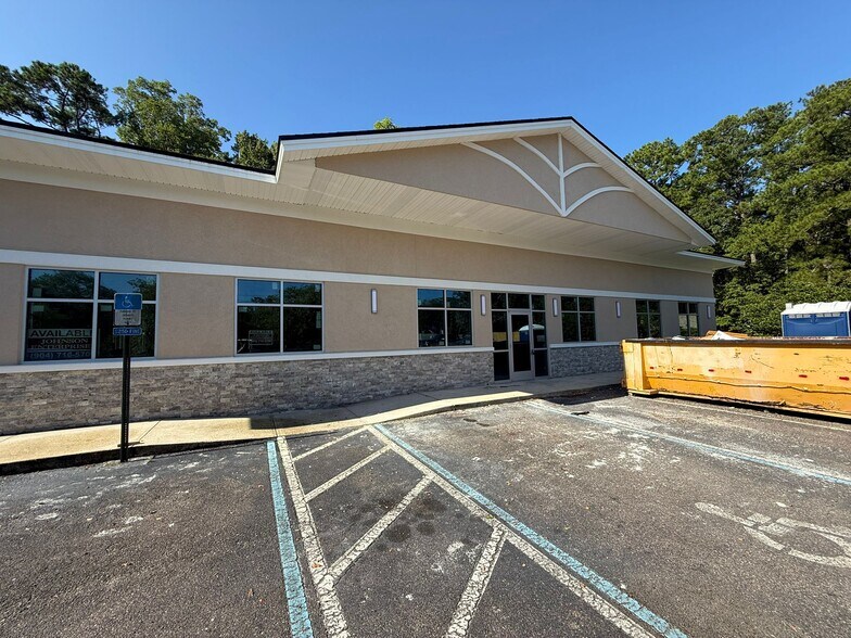 2416 Dunn Ave, Jacksonville, FL à louer - Photo de l’immeuble – Image 3 sur 6