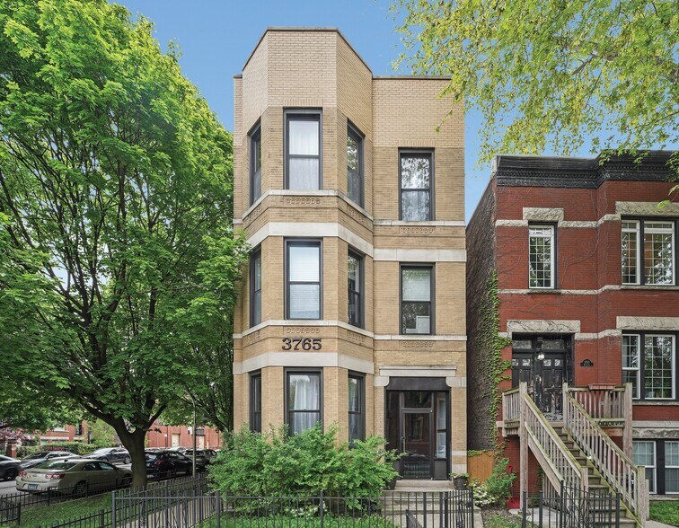 3765 N Kenmore Ave, Chicago, IL à vendre - Photo de l’immeuble – Image 1 sur 23