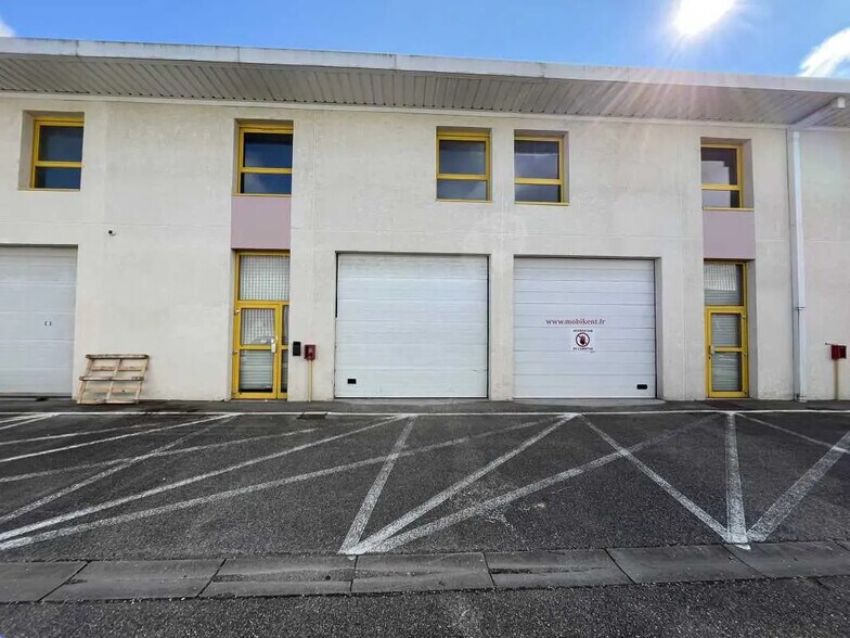 Local d’activités dans Vaulx-en-Velin à louer - Photo de l’immeuble – Image 3 sur 16