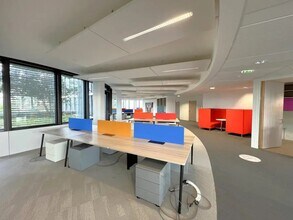 18-20 Rue Des 2 Gares, Rueil-Malmaison à louer Photo intérieure– Image 2 sur 16