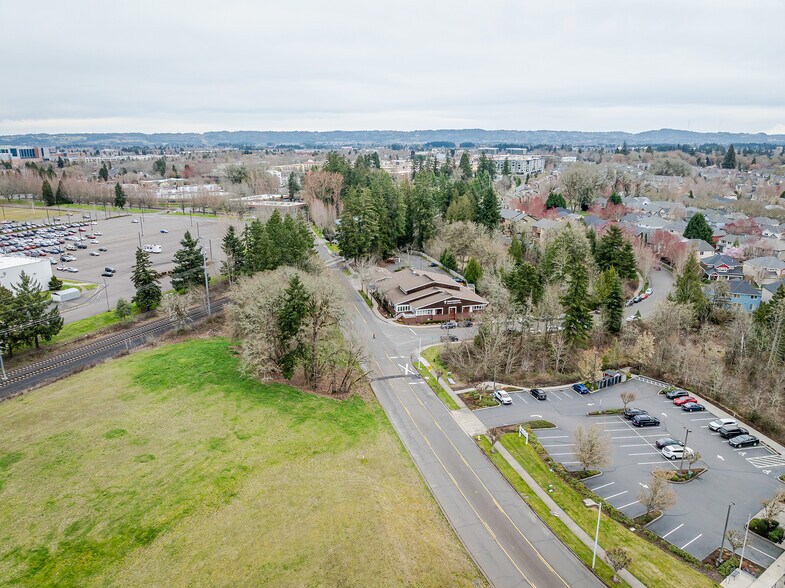 5555 NE Elam Young Pky, Hillsboro, OR à vendre - Photo de l’immeuble – Image 2 sur 7