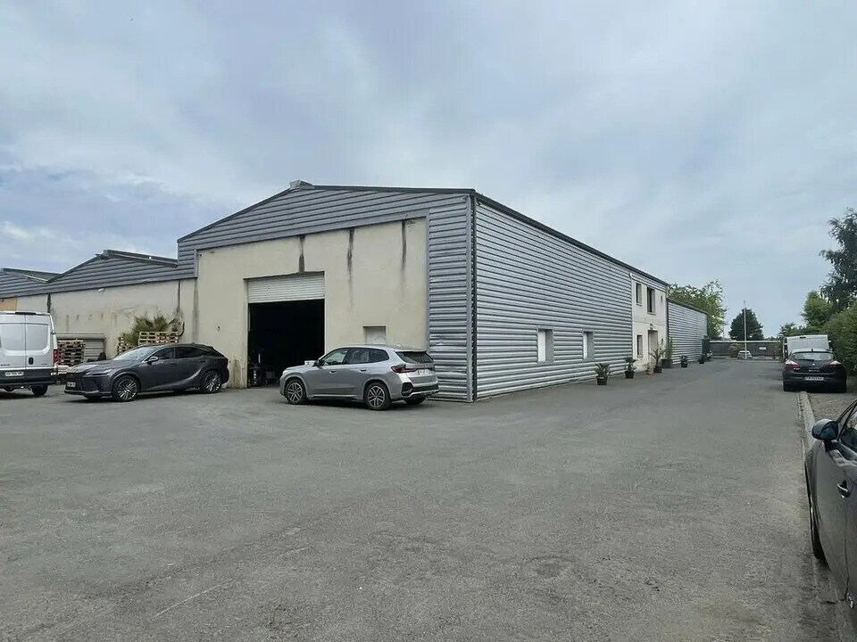 Bureau dans Démouville à louer Photo de l’immeuble– Image 1 sur 12