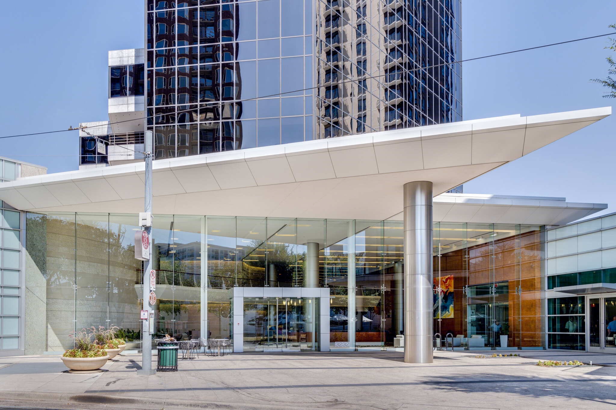 3232 McKinney Ave, Dallas, TX à louer Photo de l’immeuble– Image 1 sur 15