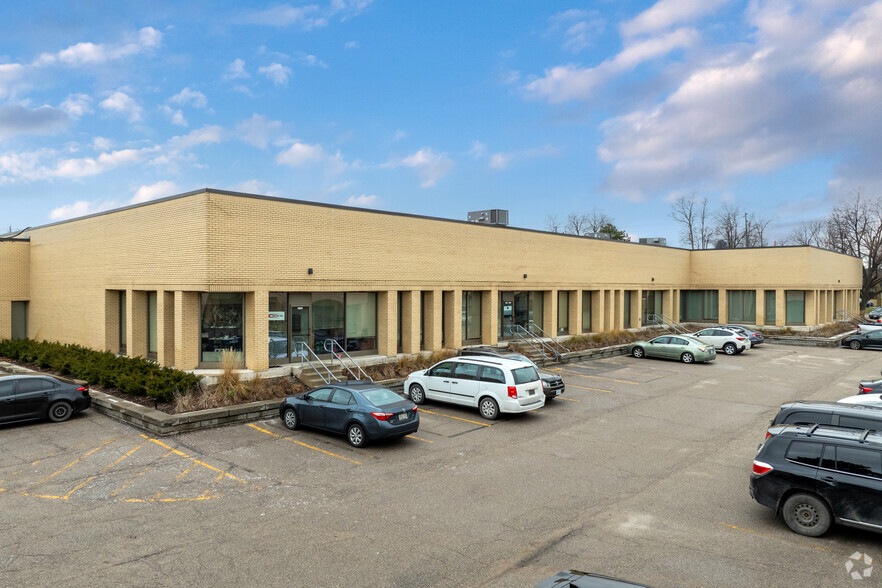 1655-1721 Flint Rd, Toronto, ON à louer - Photo principale – Image 1 sur 3