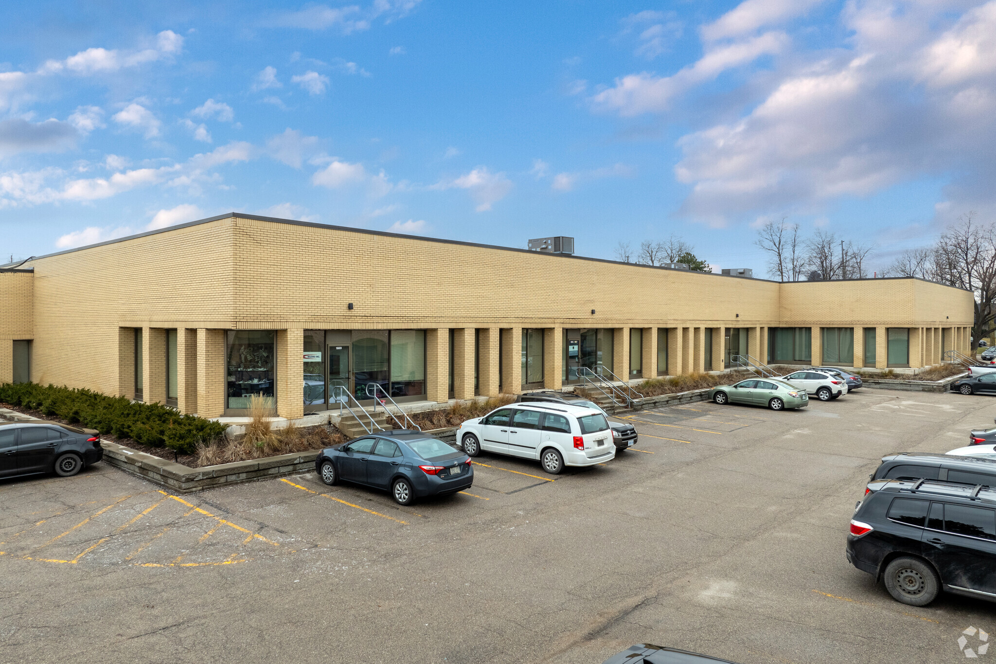 1655-1721 Flint Rd, Toronto, ON à louer Photo principale– Image 1 sur 4
