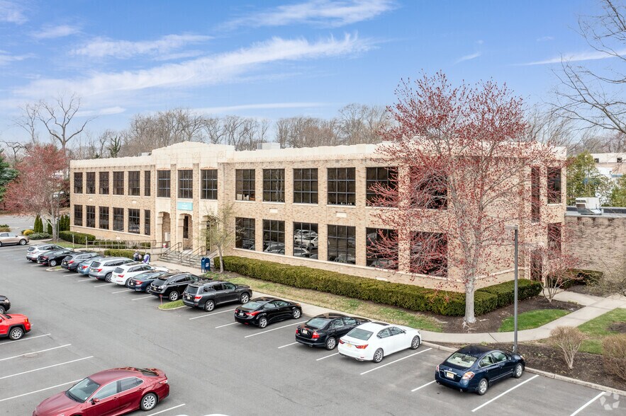 241 Forsgate Dr, Jamesburg, NJ à louer - Photo de l’immeuble – Image 2 sur 19