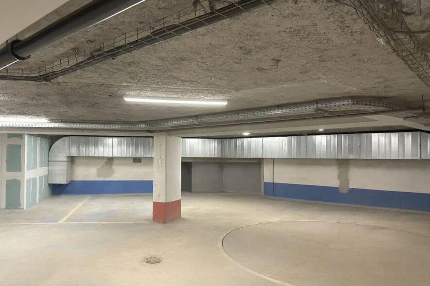 Industriel/Logistique dans Paris à louer - Photo de l’immeuble – Image 3 sur 6