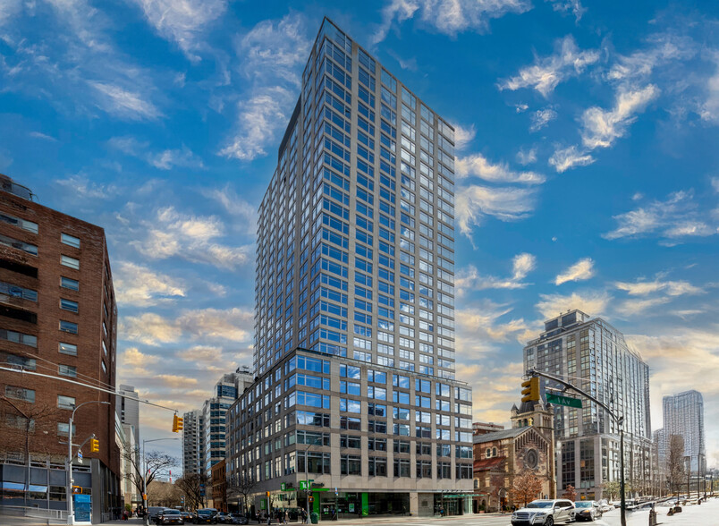 402 E 67th St, New York, NY à louer - Photo de l’immeuble – Image 1 sur 23