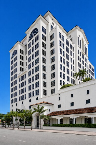 2 Alhambra Plz, Coral Gables, FL à louer - Photo de l’immeuble – Image 3 sur 19