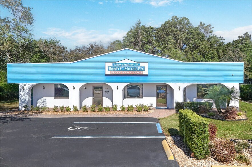 205 E Burleigh Blvd, Tavares, FL à vendre - Photo principale – Image 2 sur 35