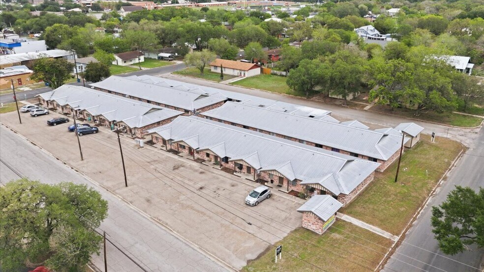 1400 N Saint Marys St, Beeville, TX à vendre - Photo principale – Image 1 sur 36