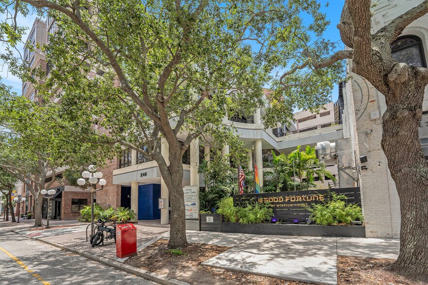 240 1st Ave S, Saint Petersburg, FL à vendre - Photo de l’immeuble – Image 3 sur 37