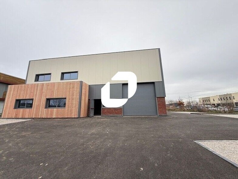 Local d'activités dans Ennery à vendre - Photo de l’immeuble – Image 3 sur 21
