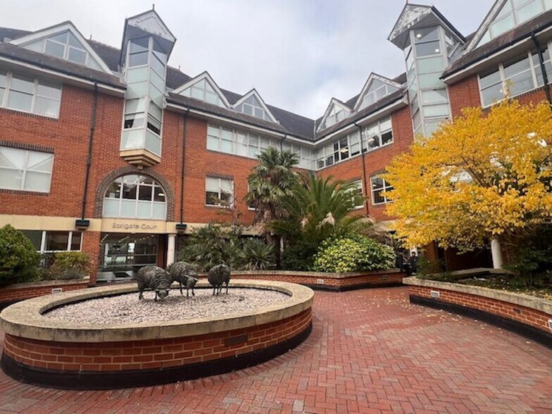 254 High St, Guildford à louer - Photo de l’immeuble – Image 2 sur 13