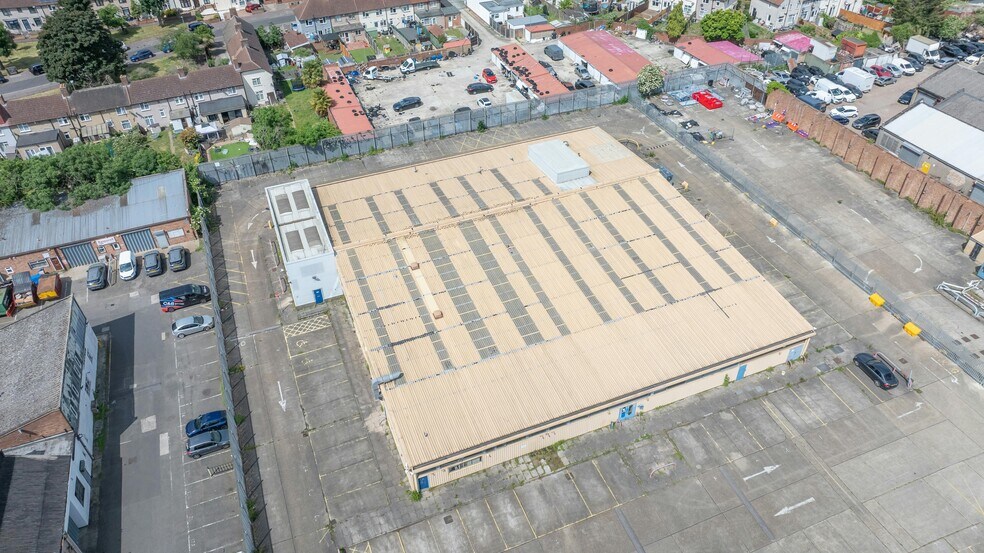 Wantz Rd, Dagenham à vendre - Photo de l’immeuble – Image 2 sur 9