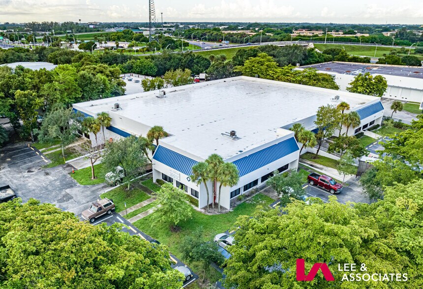 1701 Blount Rd, Pompano Beach, FL à louer - Photo de l’immeuble – Image 1 sur 9