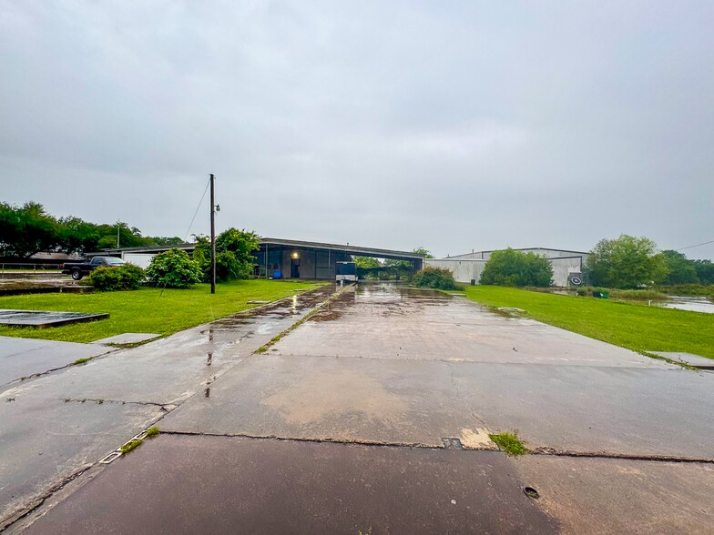 300 W School St, Madisonville, TX à vendre - Photo de l’immeuble – Image 2 sur 33