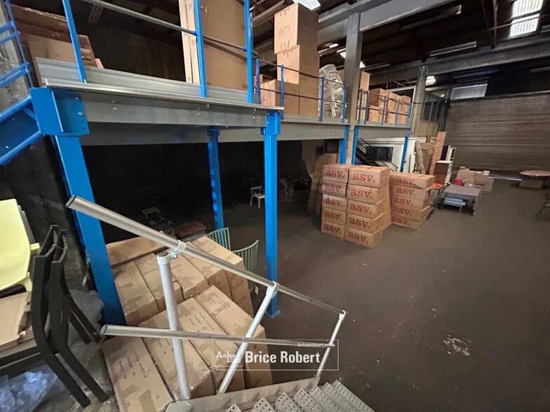 Local d'activités dans Saint-Priest à vendre - Photo intérieure – Image 3 sur 7