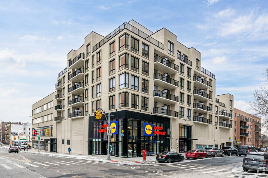 1730 Bedford Ave, Brooklyn, NY à louer - Photo de l’immeuble – Image 3 sur 20