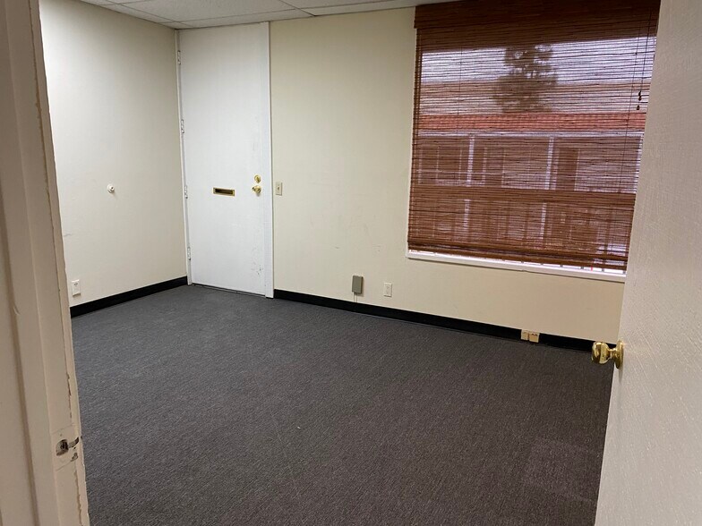 1625 E 17th St, Santa Ana, CA à louer - Hall d’entrée – Image 2 sur 18