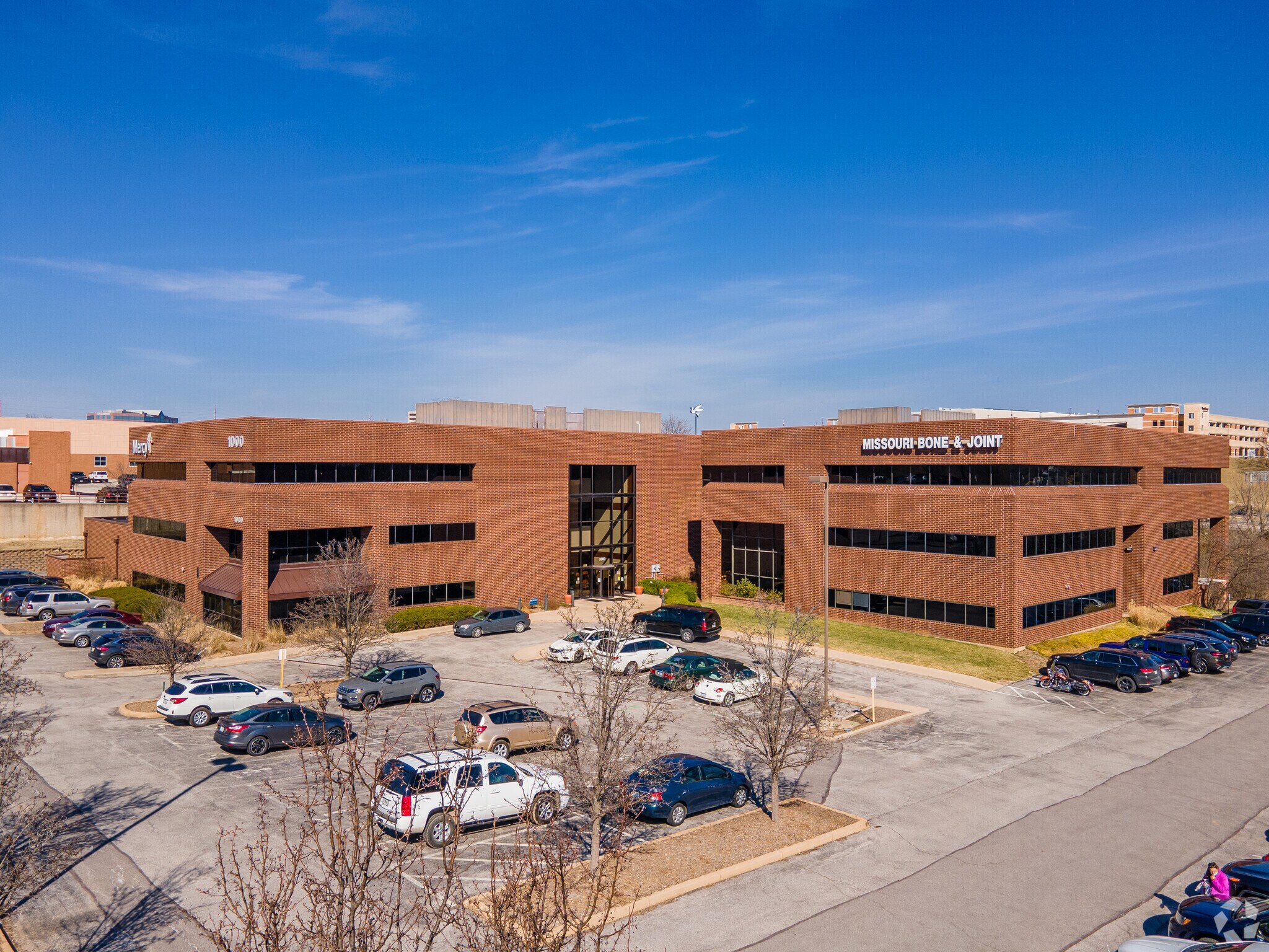 1000 Des Peres Rd, Des Peres, MO à louer Photo principale– Image 1 sur 10