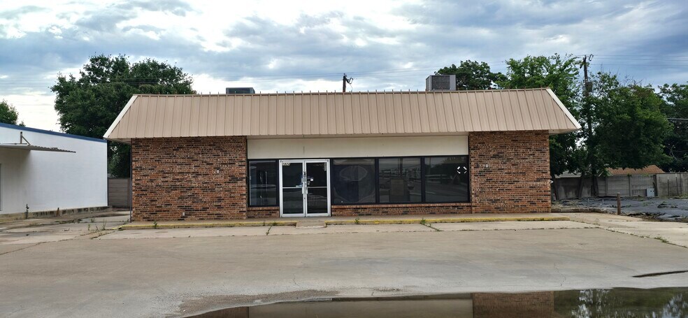 2824 Brown Trl, Bedford, TX à vendre - Photo de l’immeuble – Image 3 sur 5