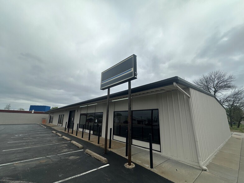 2422-2424 W 41st St, Tulsa, OK à louer - Photo de l’immeuble – Image 3 sur 23