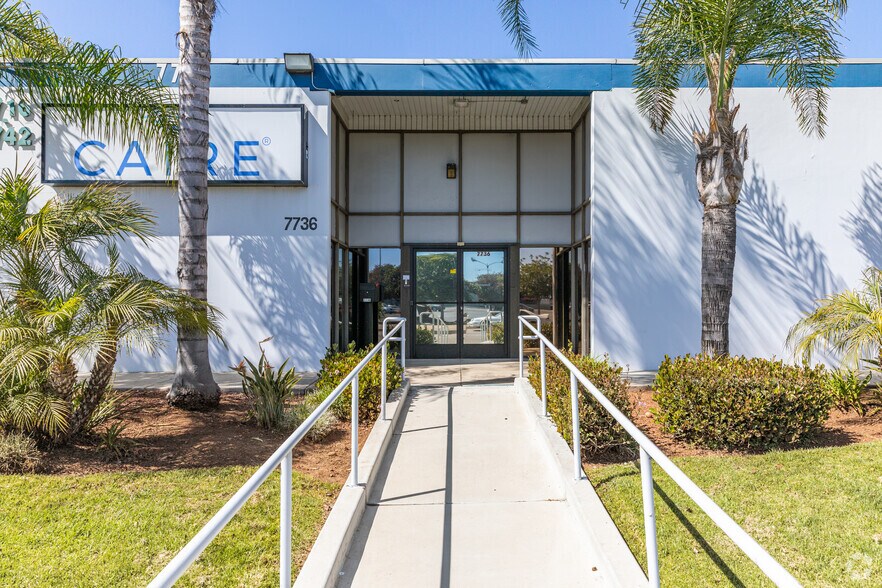 7716-7742 Clairemont Mesa Blvd, San Diego, CA à louer - Photo de l’immeuble – Image 3 sur 3