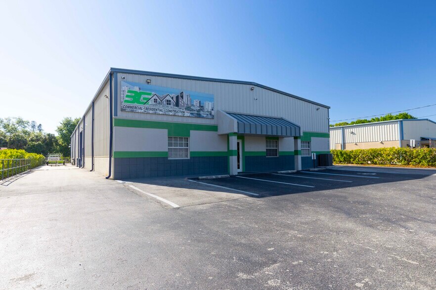 5600 Zip Dr, Fort Myers, FL à vendre - Photo de l’immeuble – Image 1 sur 33