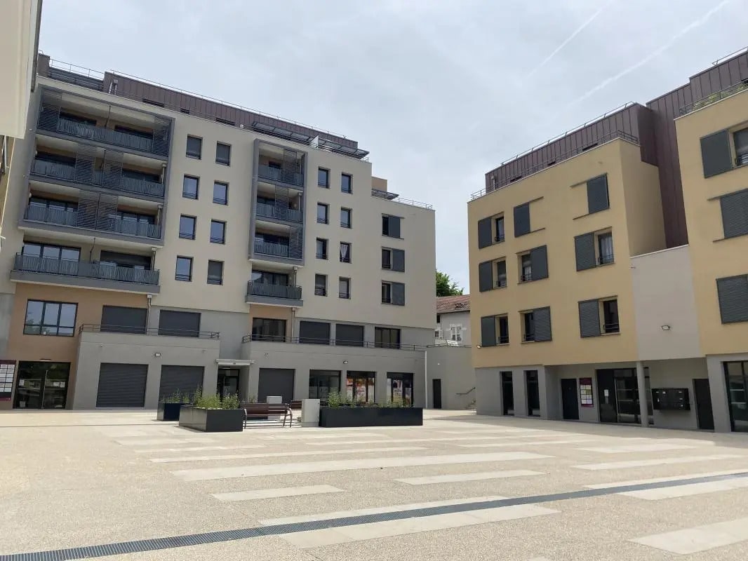 45 Place De La Vieille Porte, Belley à louer Photo de l’immeuble– Image 1 sur 3