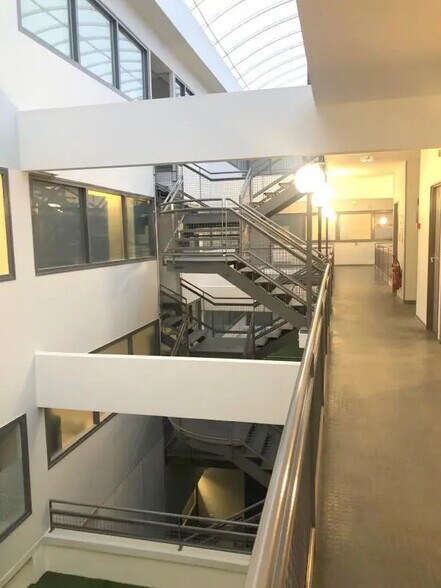 Bureau dans Plaisir à louer - Photo intérieure – Image 3 sur 11