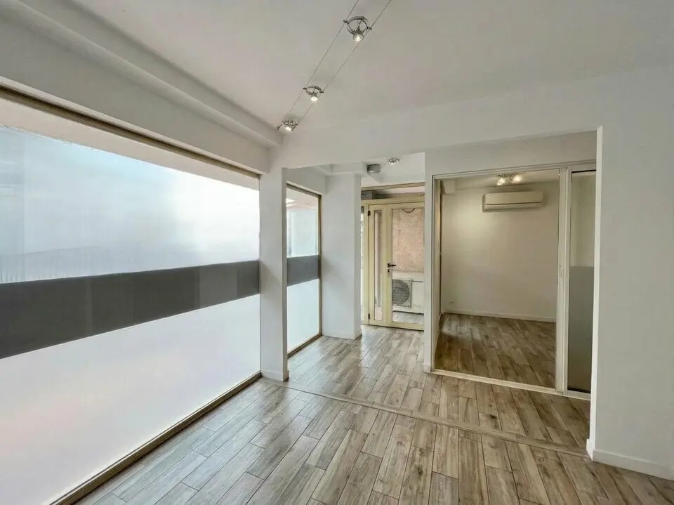 Local commercial dans Antibes à louer Photo intérieure– Image 1 sur 8