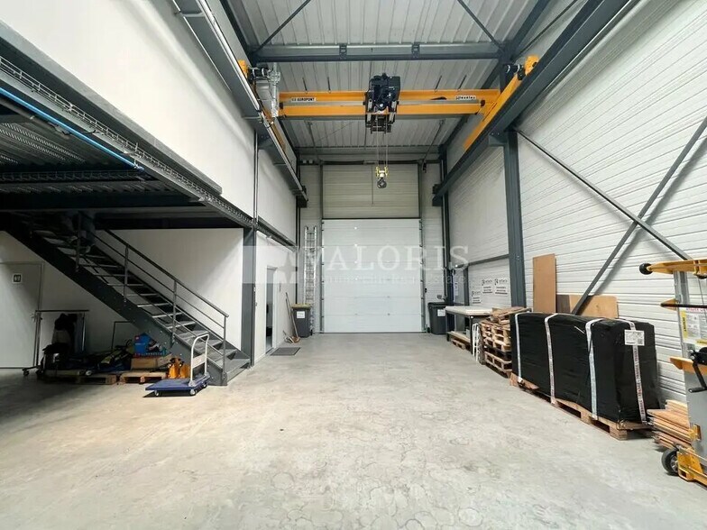 Local d'activités dans Blyes à vendre - Photo de l’immeuble – Image 3 sur 9