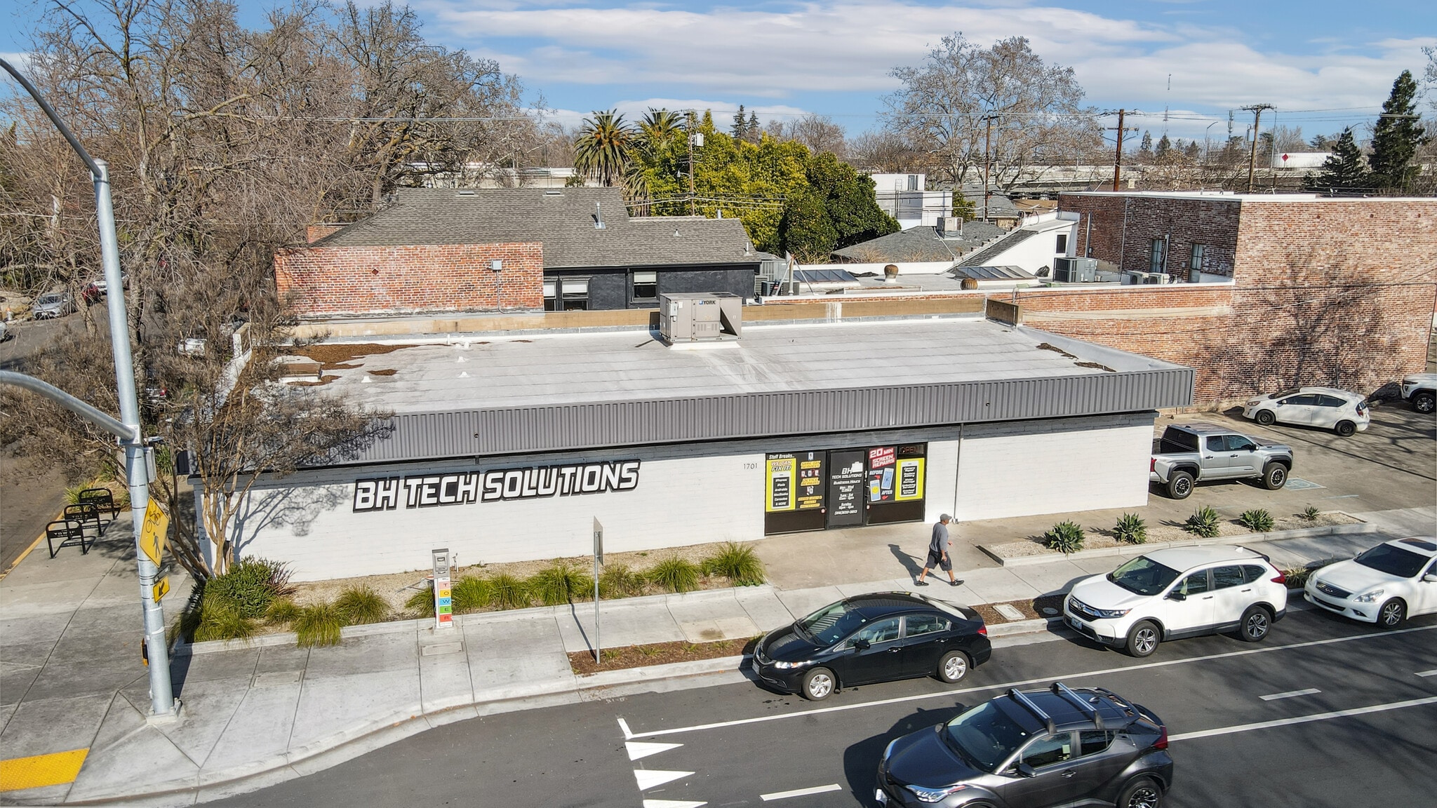 1701 Broadway, Sacramento, CA à louer Photo de l’immeuble– Image 1 sur 1