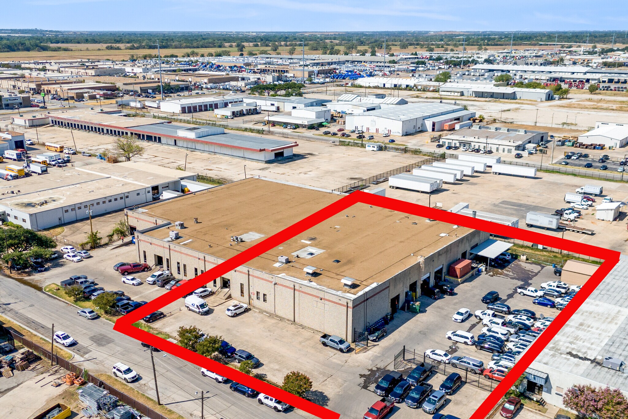 5127-5131 Mercantile Row, Dallas, TX à louer Aérien– Image 1 sur 11