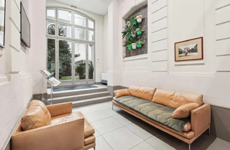 8 Rue Christophe Colomb, Paris à louer - Hall d’entrée – Image 3 sur 19