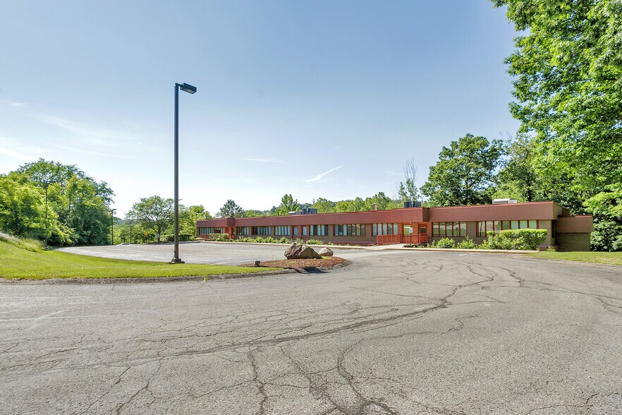 4200 Triangle Ln, Murrysville, PA à louer - Photo de l’immeuble – Image 3 sur 22