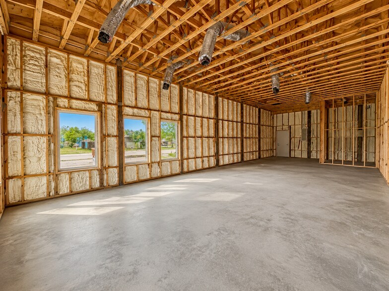 2303 1st St, Danbury, TX à louer - Photo intérieure – Image 3 sur 4