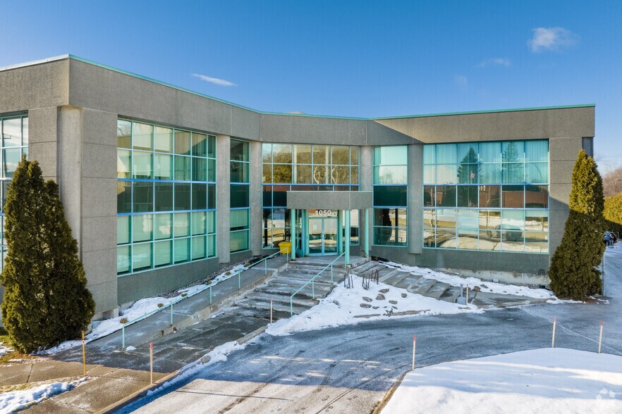 1050-1155 Boul Saint-Régis, Dorval, QC à louer - Photo de l’immeuble – Image 2 sur 4